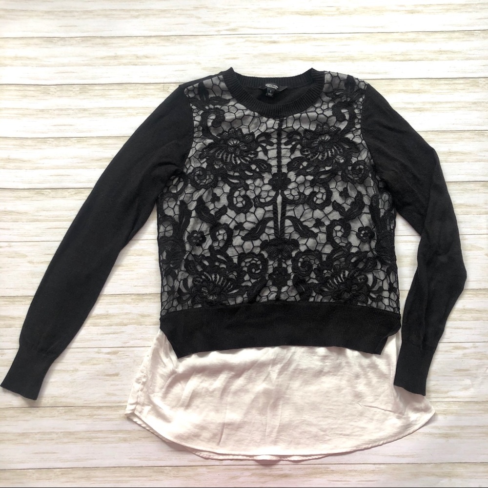 Vera Wang Lace Top✨